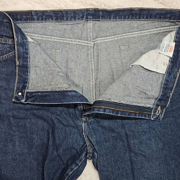 Wrangler 46 x 32 Regular Fit Medium Wash Jeans - Picture 6 of 6